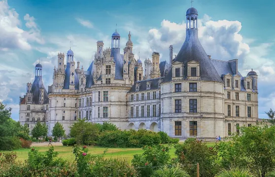 從圖爾/昂布瓦斯出發的舍農索城堡、香波堡及昂巴西亞洞穴日遊