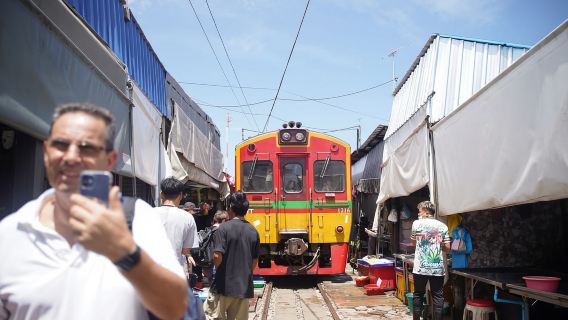 From Bangkok: Floating Market and Ayutthaya Guided Day Tour