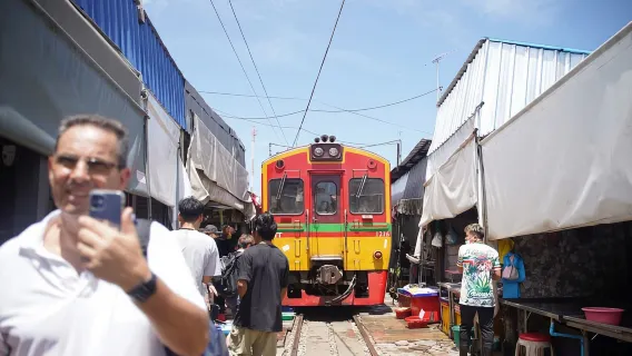 Featured tour with 290 reviews: From Bangkok: Floating Market and Ayutthaya Guided Day Tour