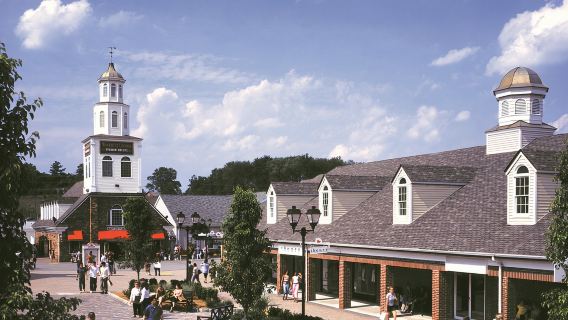 Woodbury Common Premium Outlets Shopping Tour in New York City (Departs from Manhattan)