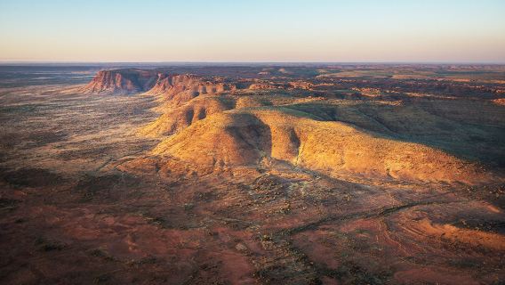 Penerbangan helikopter selama 15 minit melintasi Kings Canyon di Northern Territory