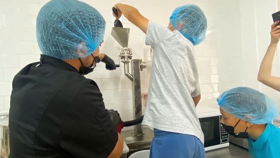 Learn about Panama cocoa and create your own chocolate bar