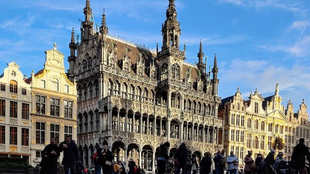 Расскажите мне о Брюсселе!|Обязательные дела в первый день|Местные рассказчики