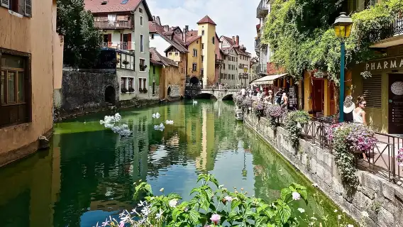 アヌシー：プライベートガイドツアー - 「アルプスのヴェネツィア」を発見