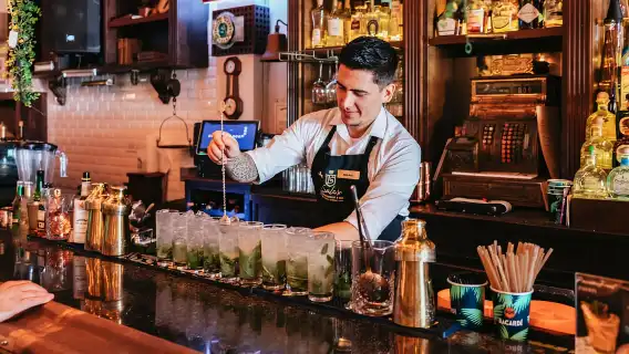 Miami: Little Havana Food Walking Tour with Tastings