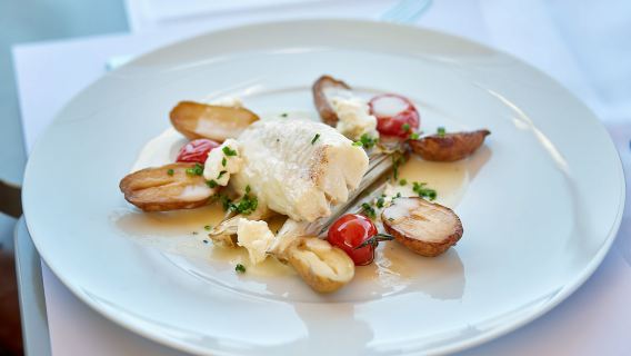 Luzern: Vierwaldstättersee-Kreuzfahrt 1. Klasse mit 3-Gänge-Mittagessen