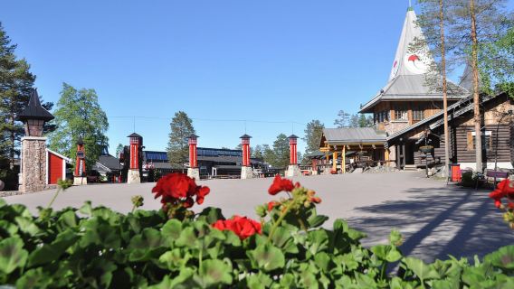 Santa Claus village and Arktikum museum tour in Lapland