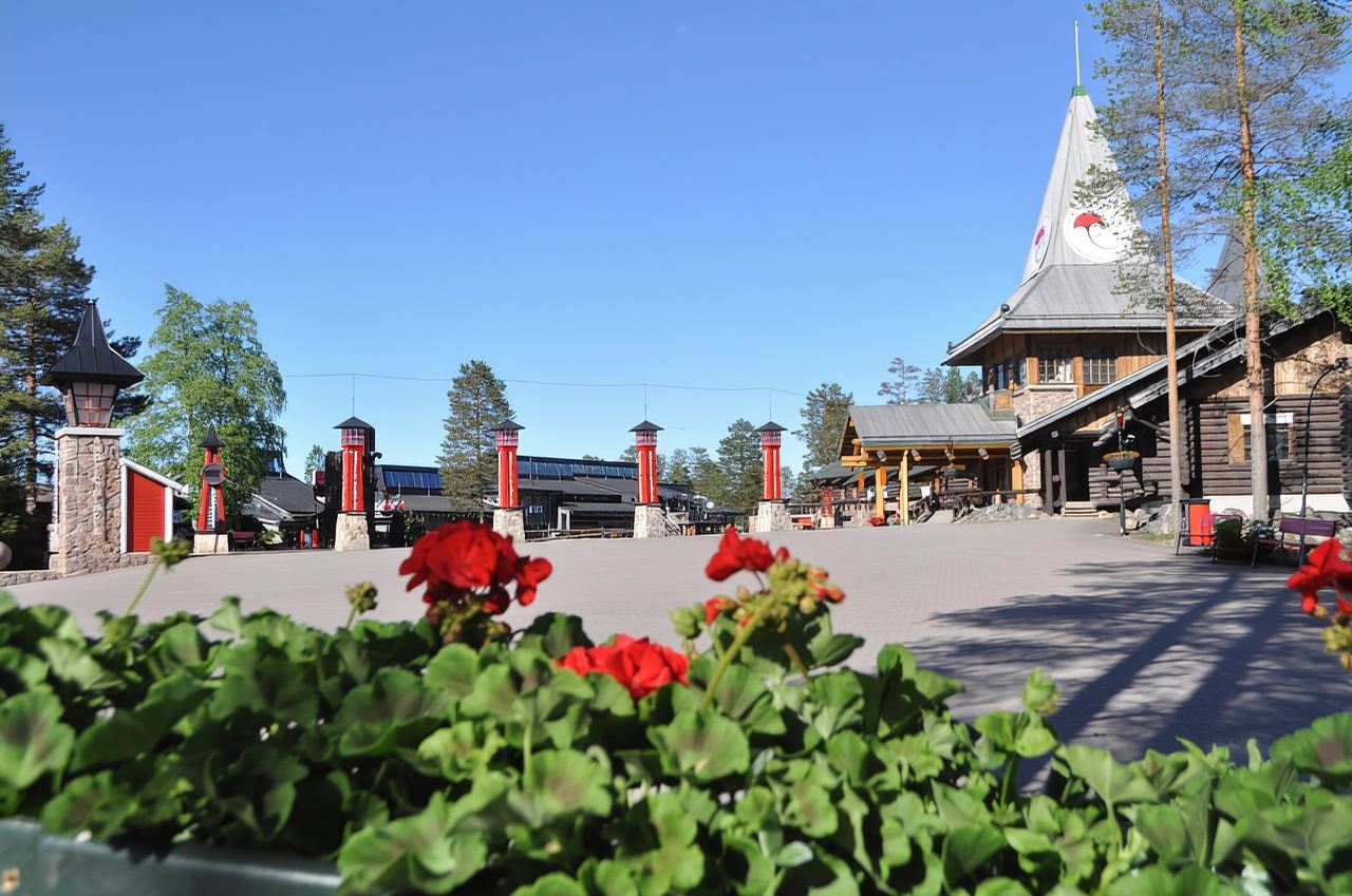 Santa Claus village and Arktikum museum tour in Lapland