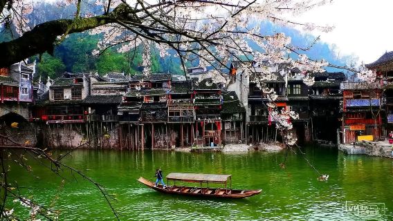 Fenghuang Ancient Town Six Scenic Spots + Night Cruise 1-Day Tour [Guide-led Tour of Seven Cultural and Historical Scenic Spots in Fenghuang Ancient Town]