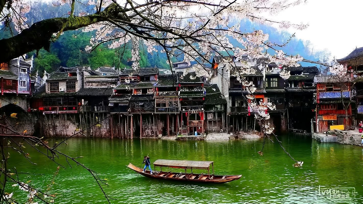 Fenghuang Ancient Town Six Scenic Spots + Night Cruise 1-Day Tour [Guide-led Tour of Seven Cultural and Historical Scenic Spots in Fenghuang Ancient Town]