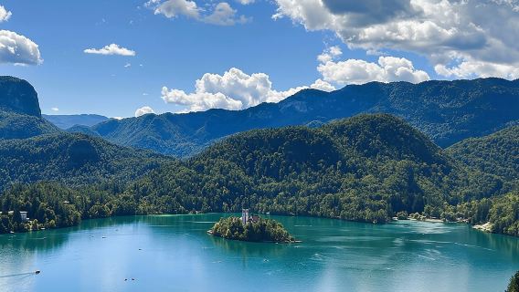 Excursión en grupo pequeño a Liubliana con funicular y lago Bled desde Zagreb