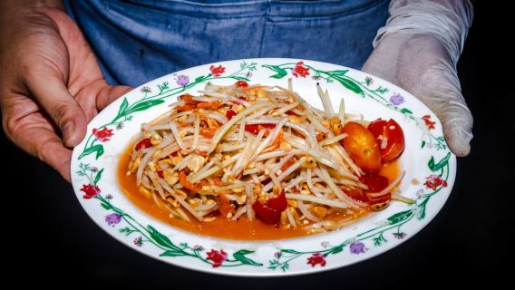 Chiang Mai: Food Tour by Songtheaw Truck with 15+ Tastings