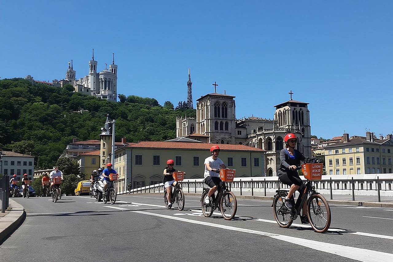 2h - Electric Bike Tour of Lyon with a Local Guide