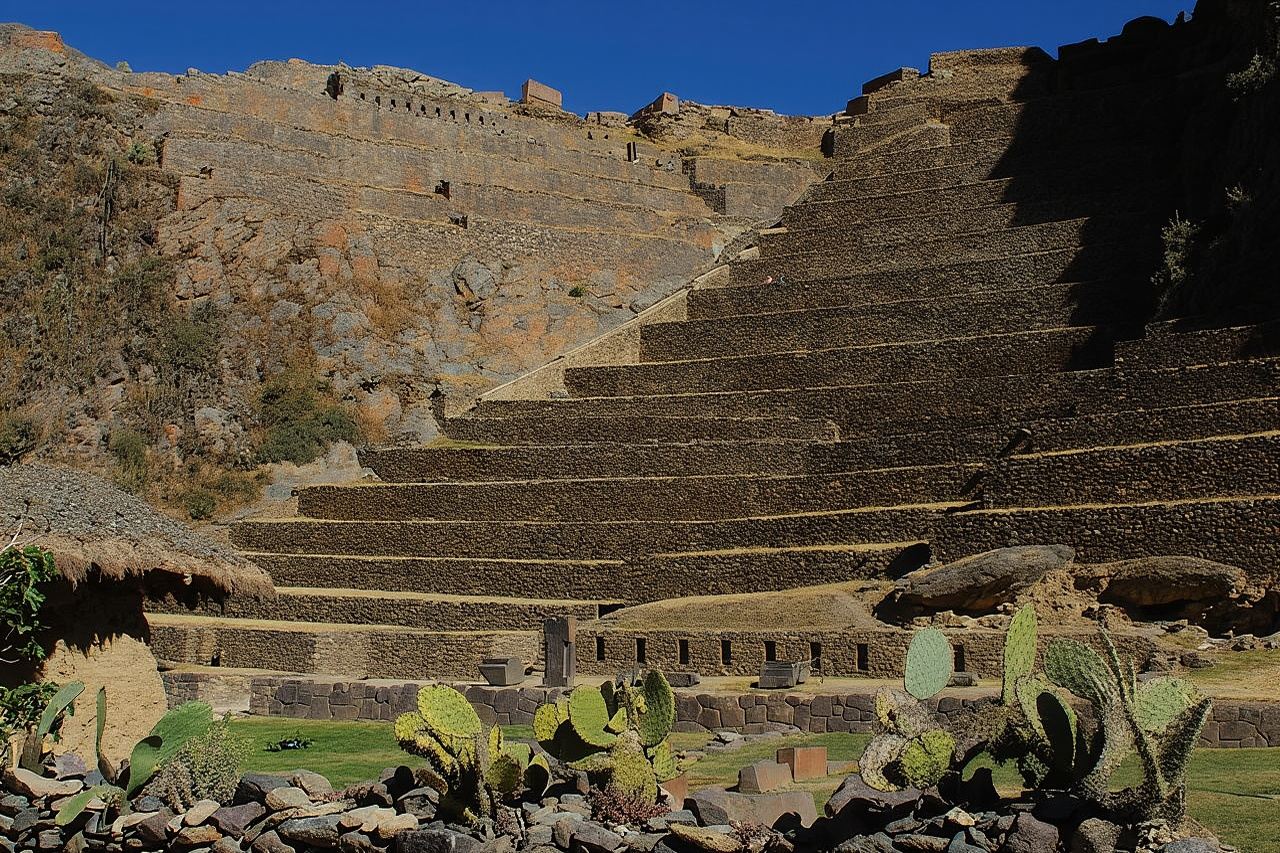 Pisac Indian Market and Ollantaytambo Fortress with Lunch