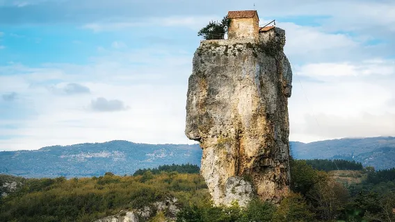 Kutaisi:Chiatura Tour with Katskhi Pillar & Cable Car Experience 