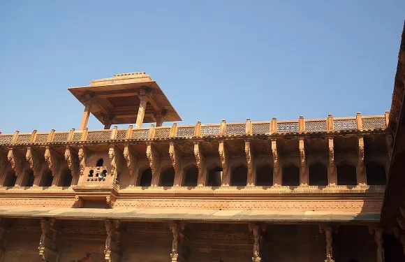 海得拉巴至泰姬陵及阿格拉堡一日遊連機票