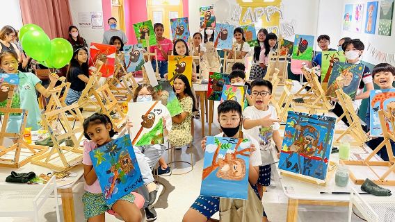 Laboratorio creativo di arte per famiglie a Singapore con PaintBlush Singapore