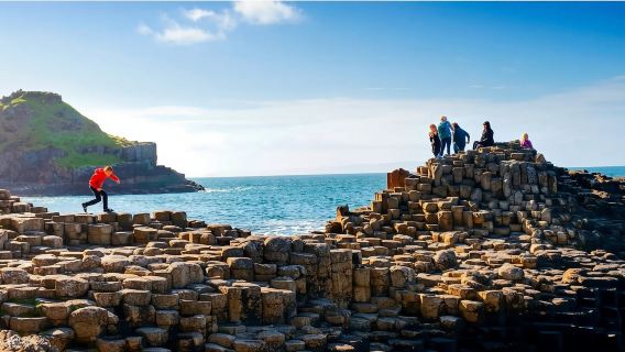 Giant's Causeway & Dunluce Castle & Belfast 1-day tour (Departing from Dublin)