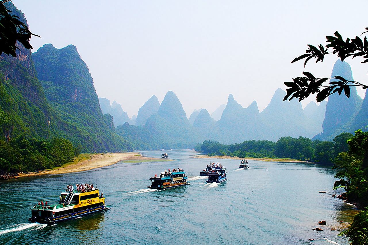 Guilin/Yangshuo Day Tour: Li River Cruise plus Countryside Cycling