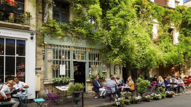 Paris Le Marais: Private French Food & Wine Walking Tour