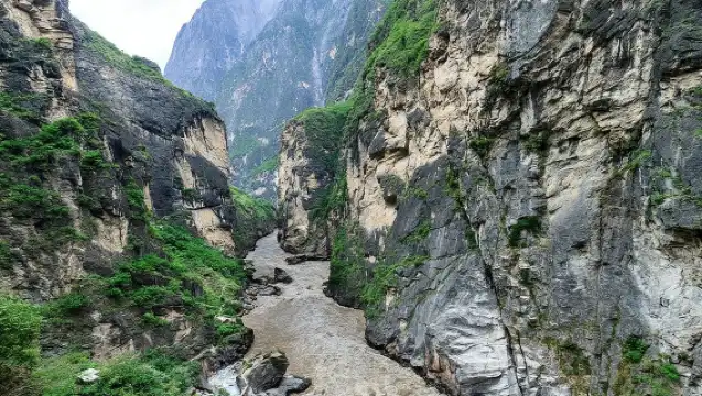 麗江私人一日遊，遊覽上虎跳峽和黑龍潭