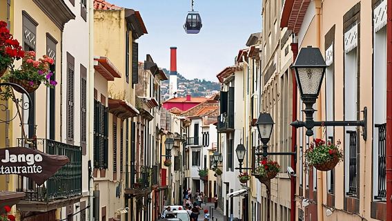 Funchal: Quick & Fun 30-Minute Tuk Tuk Tour with Local Guide