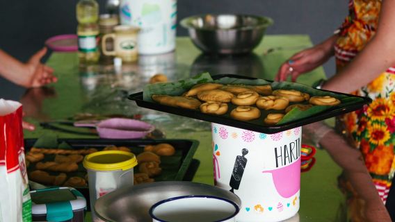 Elaboración de pan costarricense en Monteverde