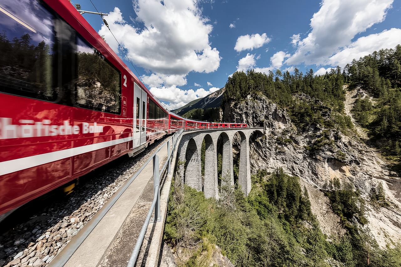 Ab Como: St. Moritz und Tirano mit dem Bernina Express