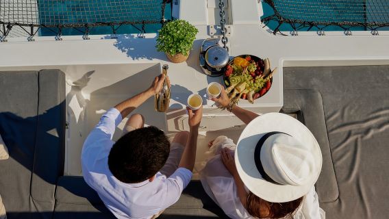Heraklion: Dia Catamaran dengan Makan Malam Koki, Bar Terbuka & Matahari Terbenam