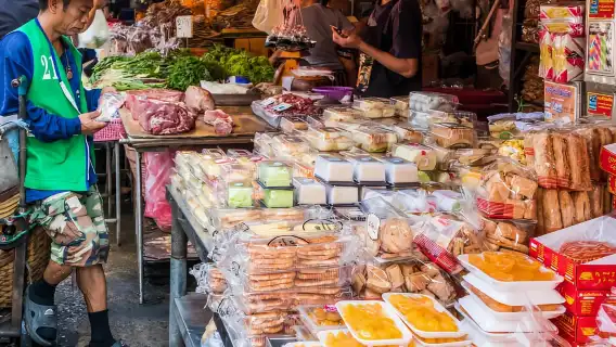 曼谷：空堤市場和邦克拉超島自行車之旅