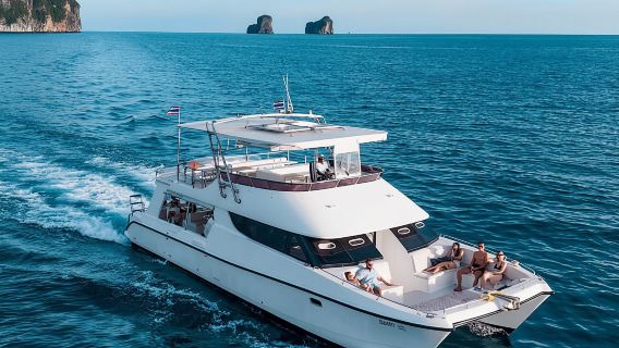 Phuket: Phi Phi, Maya, and Maiton by Luxury Yacht with Lunch