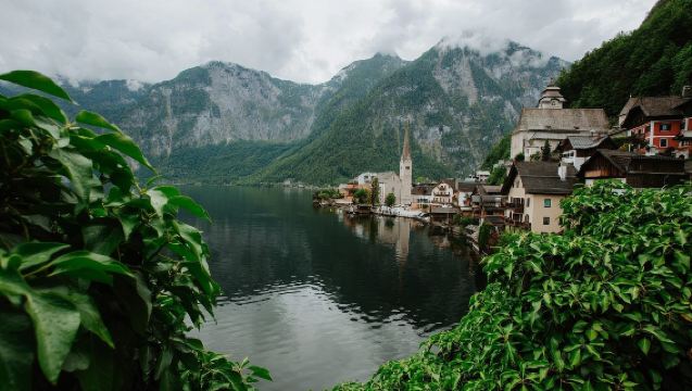 ウィーン往復:ハルシュタット湖+ザルツカンマーグート ワンデーツアー｜世界遺産を巡る