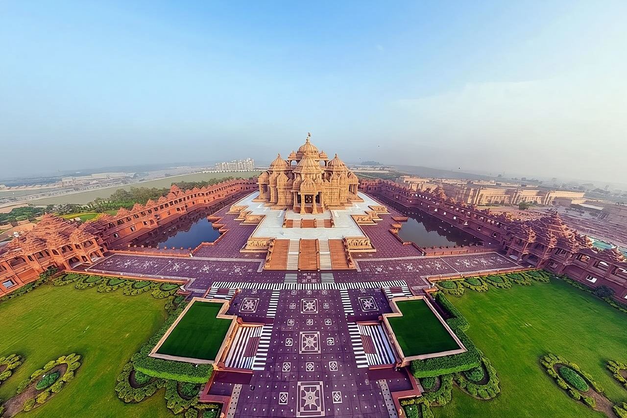 Delhi: Visits to Swaminarayan Akshardham with guide & transfers