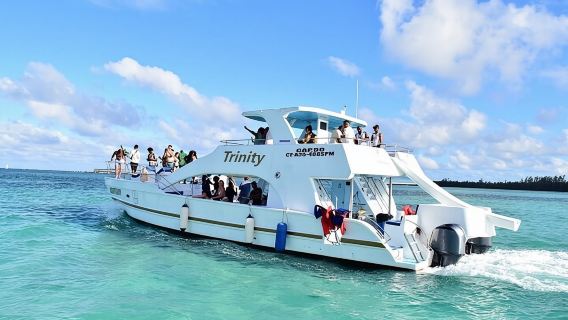 Barco de fiesta Hip Hop con bebidas ilimitadas (solo para adultos)