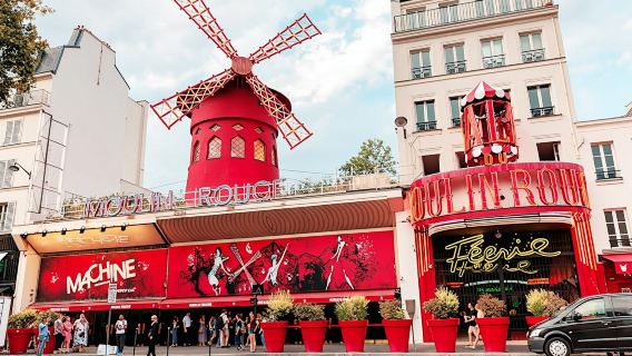 Dinner at the Eiffel Tower, cruise and show at Moulin Rouge