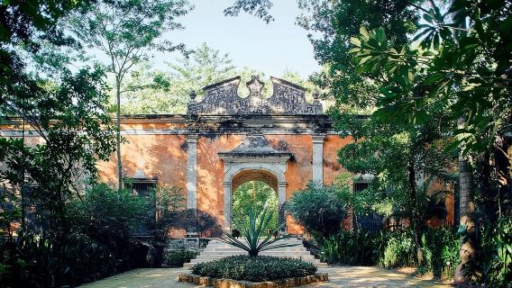 Visit to the Archaeological Zone of Edzná and the Ex Hacienda Uayamón