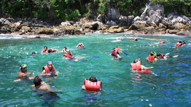Walk And Snorkel In The National Park HT