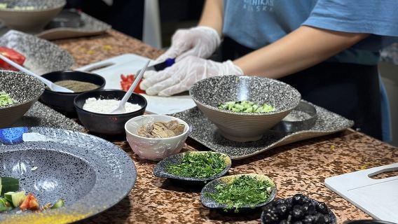 Moroccan Cooking Class at Chouf l'Or Restaurant with Pickup