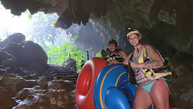 Menyusur Gua St. Herman dengan berenang di Inland Blue Hole