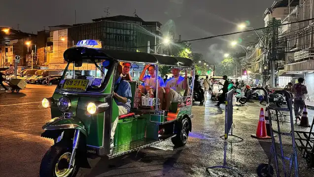 曼谷夜遊：美食、寺廟與嘟嘟車之旅