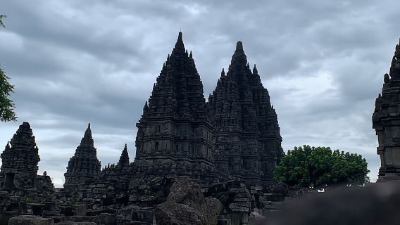 Yogyakarta: Borobudur (Climb-up) and Prambanan Temple Tour