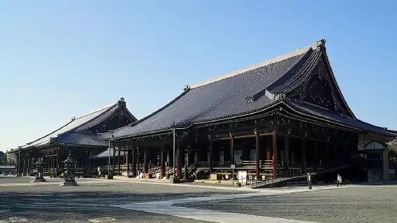 Kyoto: Nishi Honganji, Higashi Honganji, and Ginkakuji Tour