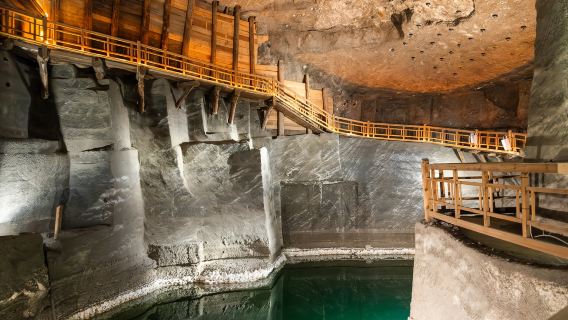 Tagesausflug zum Salzbergwerk Wieliczka in Krakau mit inkludiertem Ticket, offiziellem Reiseleiter und englischsprachigem Guide