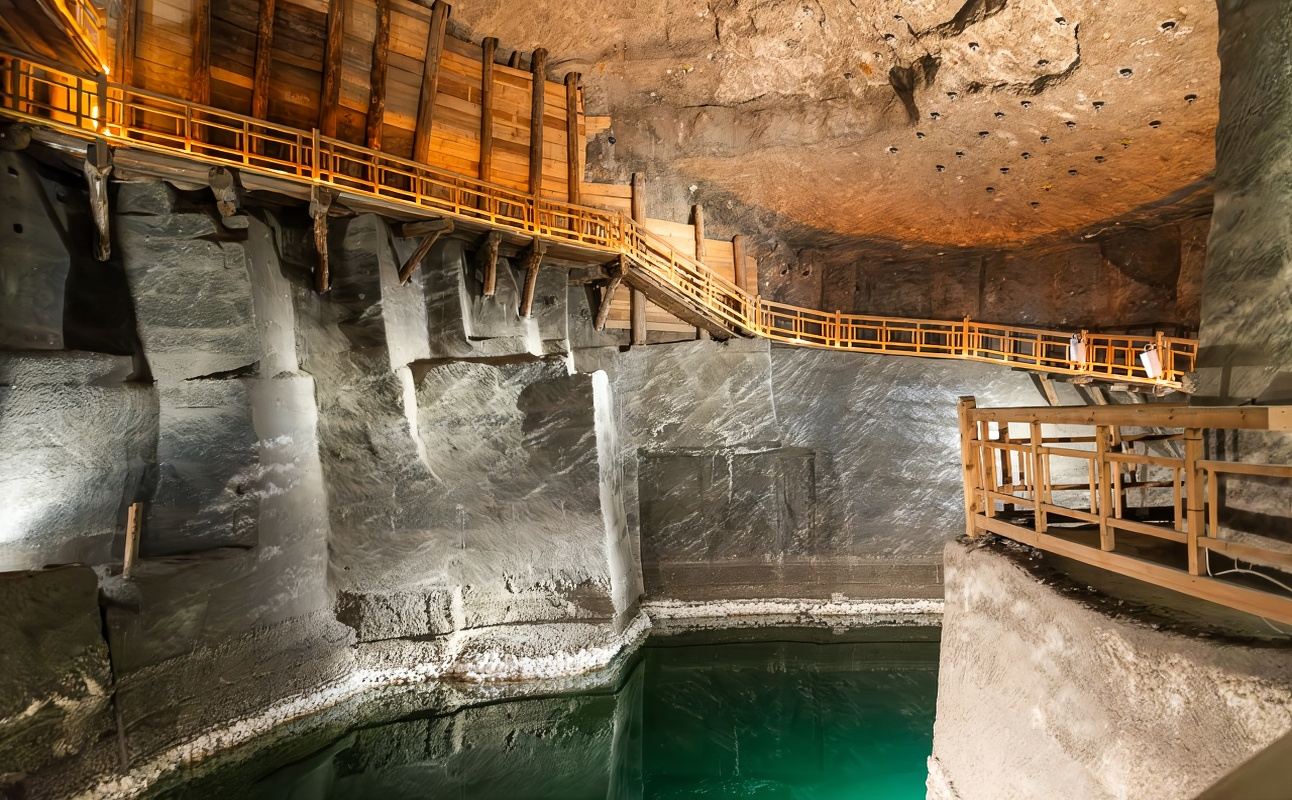 1-day tour to Wieliczka Salt Mine in Krakow [includes admission ticket + official guide + English-speaking guide]