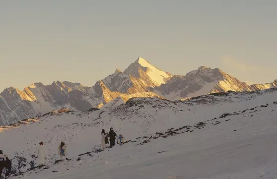雪寶頂觀景台松潘古城-雪寶頂觀景台拼車來回接駁車大小同價