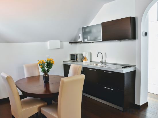 Celenga Apartments with free offsite parking - Tap to explore photos