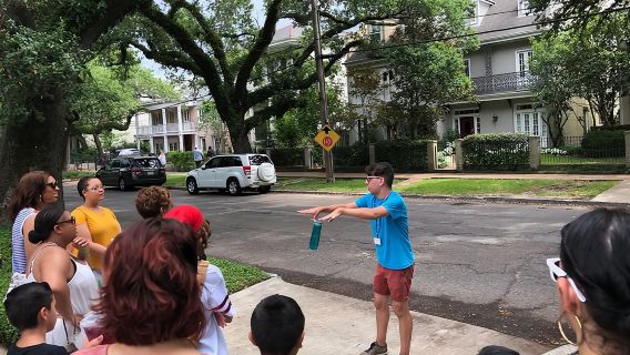 Walking Tour in New Orleans Garden District