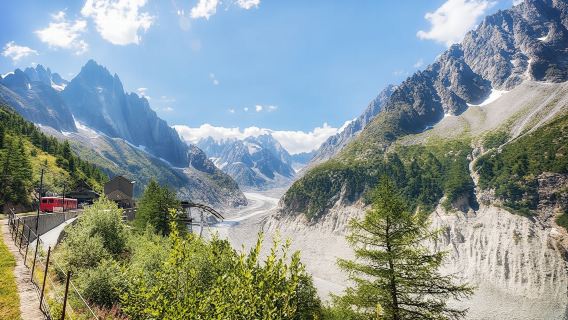 Guided day trip to Chamonix with cable car and mountain train from Geneva