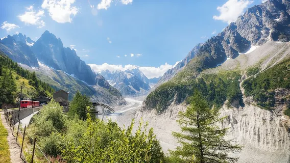 Guided day trip to Chamonix with cable car and mountain train from Geneva