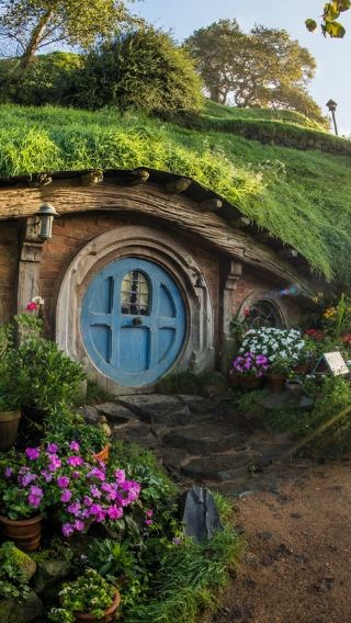 Iconic New Zealand experience: Hobbiton™ movie set tours sightseeing bus tour from Auckland with buffet